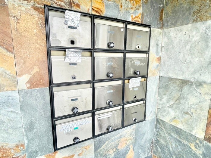 物件外観写真4　(エントランス部分)