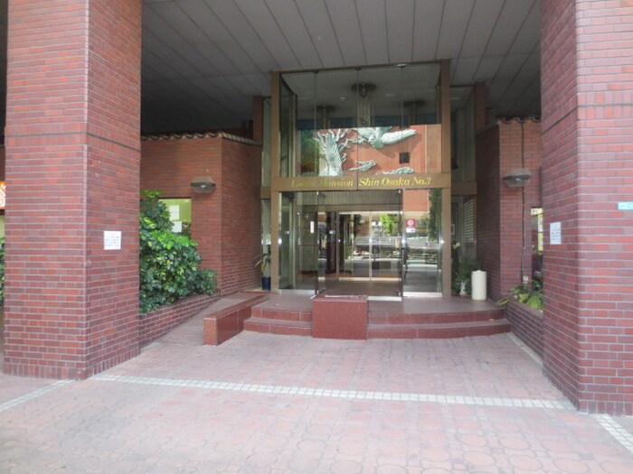 物件外観写真2　(エントランス部分)