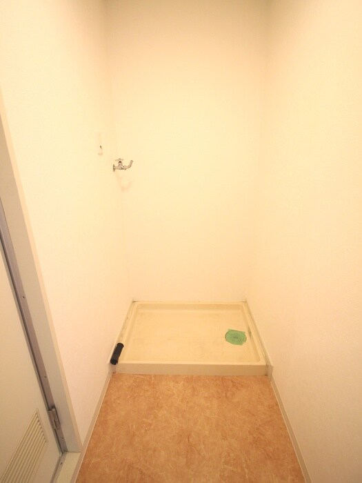 物件内観写真11　(洗濯機置場)