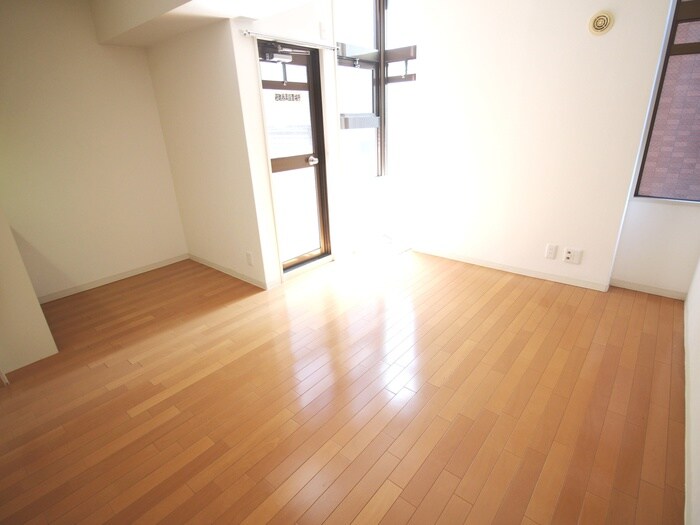 ﾗｲｵﾝｽﾞﾏﾝｼｮﾝ新大阪第３(301)の居室