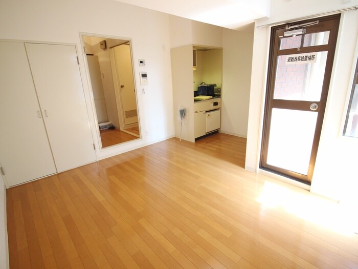 ﾗｲｵﾝｽﾞﾏﾝｼｮﾝ新大阪第３(301)の内観写真