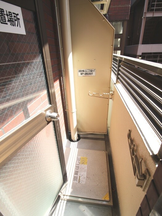 ﾗｲｵﾝｽﾞﾏﾝｼｮﾝ新大阪第３(301)のベランダ・バルコニー