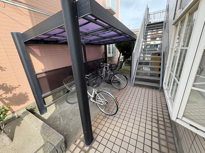 物件外観写真3　(駐輪場)