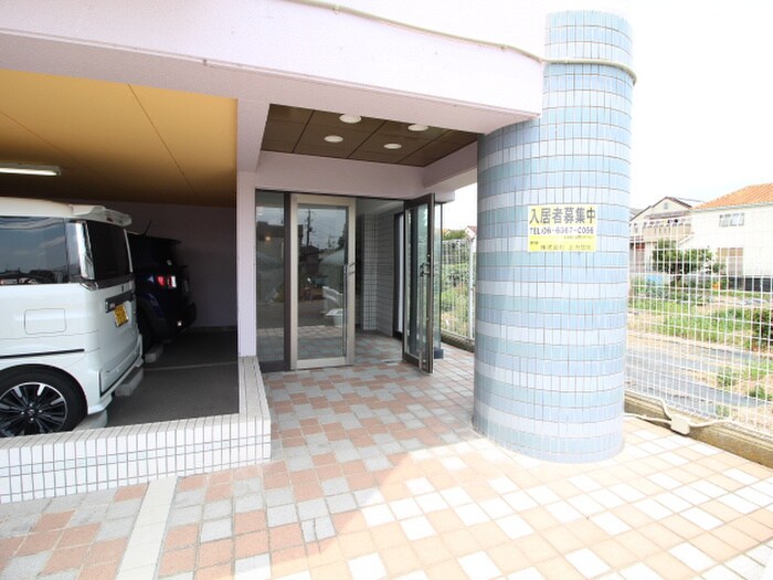 物件外観写真5　(エントランス部分)