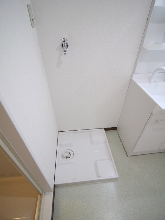 物件内観写真10　(洗濯機置場)