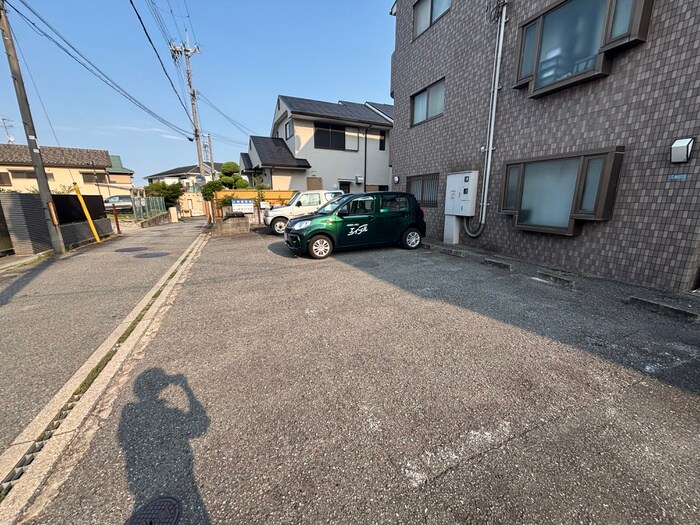 物件外観写真5　(駐車場)