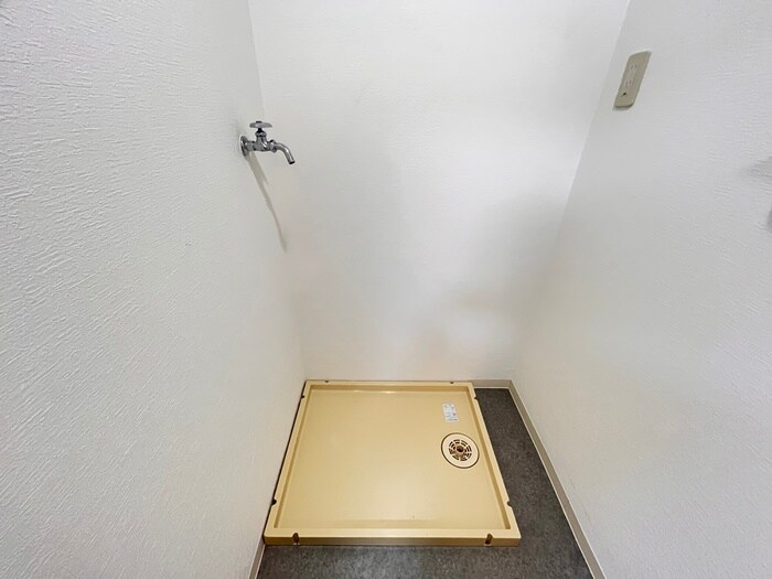 物件内観写真14　(洗濯機置場)