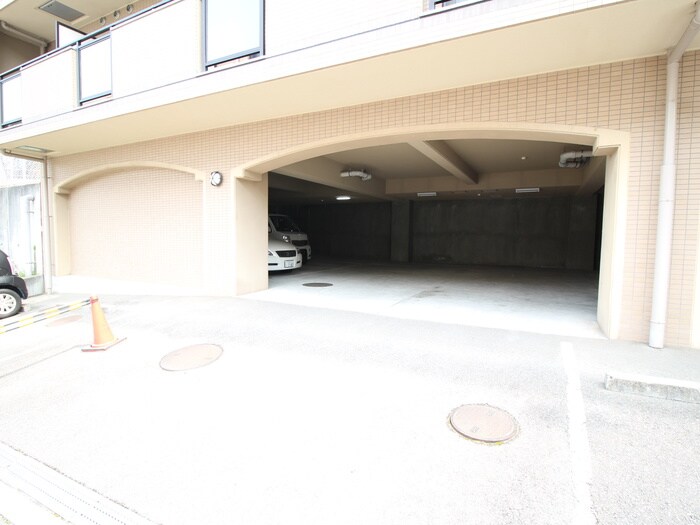 物件外観写真2　(駐車場)