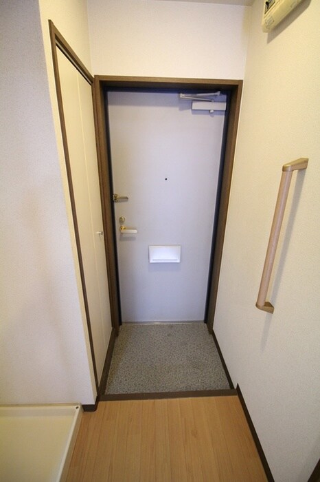 物件内観写真19　(玄関)