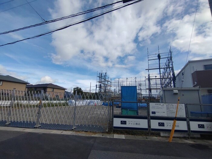 物件外観写真3　(建築中)