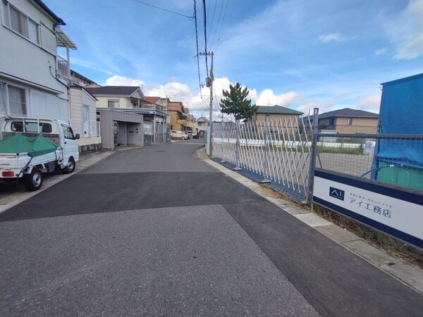 建築中