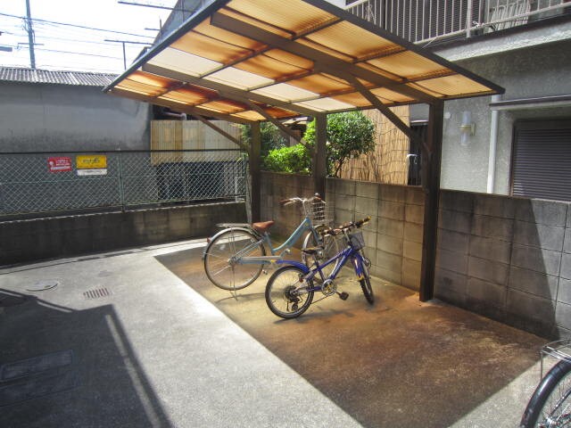 物件外観写真3　(駐輪場)