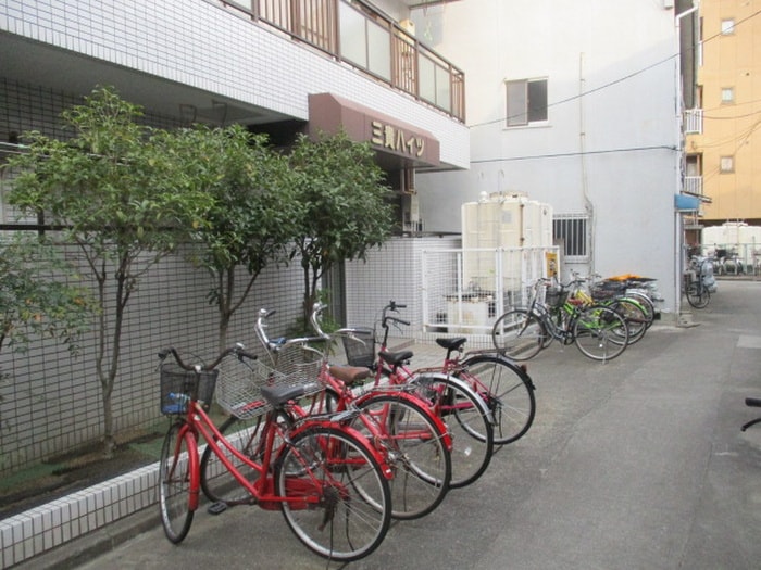 物件外観写真4　(駐輪場)