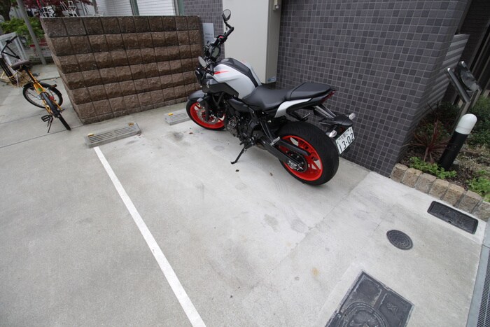 物件外観写真5　(駐車場)