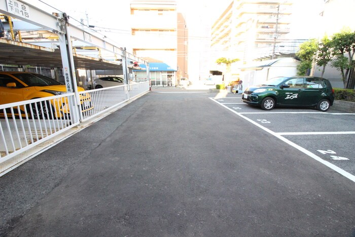 物件外観写真3　(駐車場)