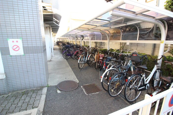 物件外観写真4　(駐輪場)