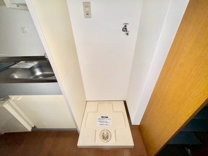 物件内観写真16　(洗濯機置場)