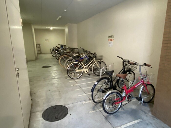 物件外観写真3　(駐輪場)