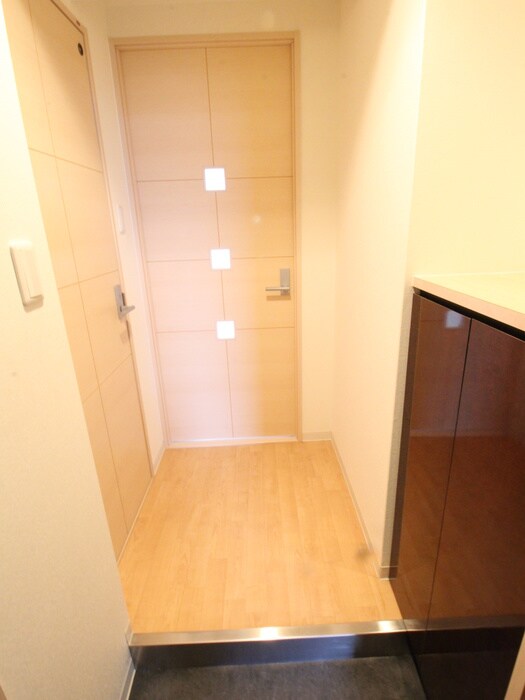 物件内観写真7　(玄関)