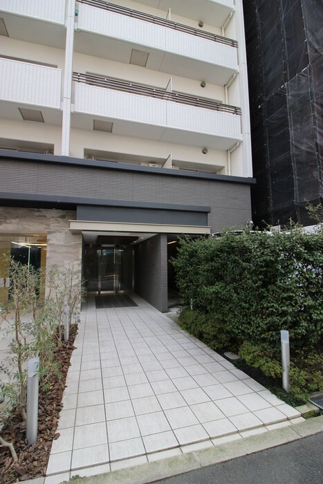 物件外観写真2　(エントランス部分)