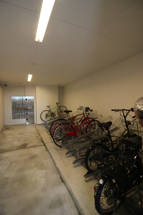 物件外観写真4　(駐輪場)
