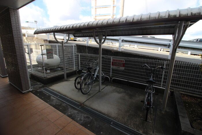 物件外観写真4　(駐輪場)