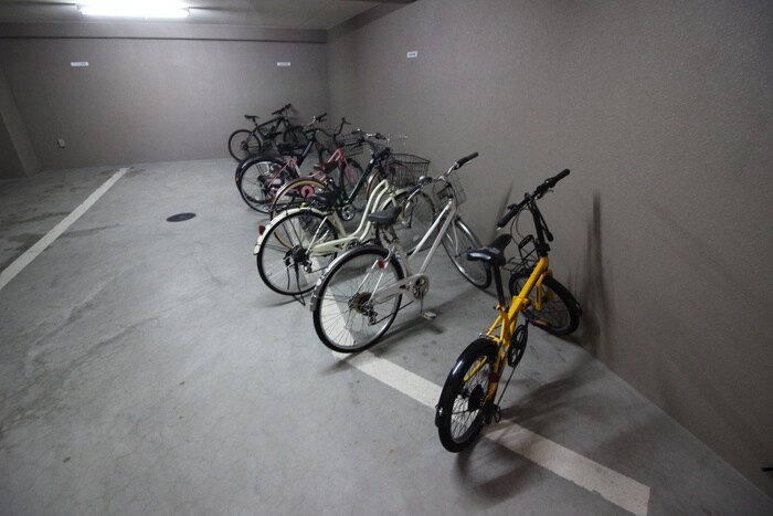 物件外観写真4　(駐輪場)