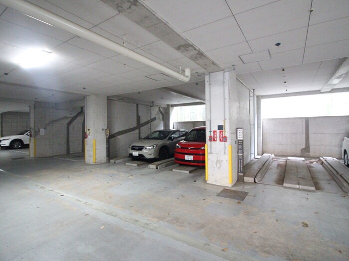 物件外観写真3　(駐車場)