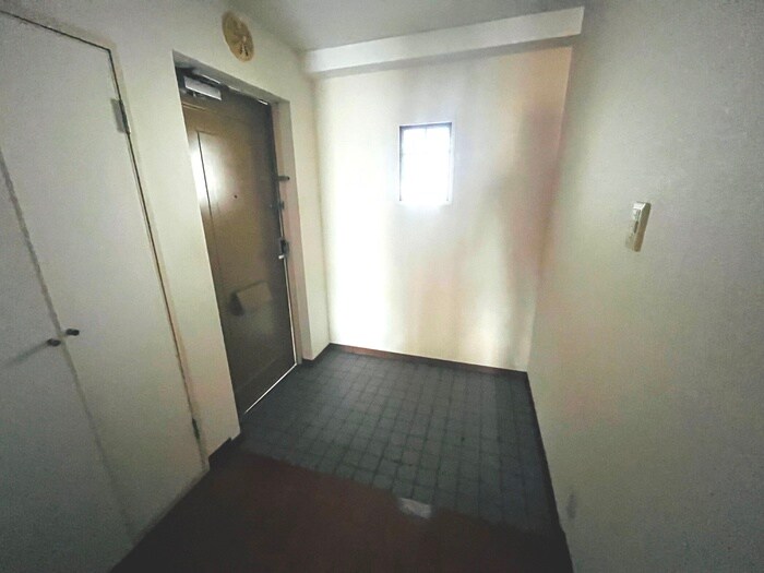 物件内観写真14　(玄関)