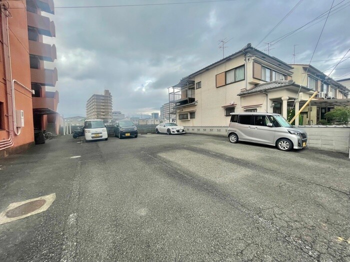 物件外観写真3　(駐車場)