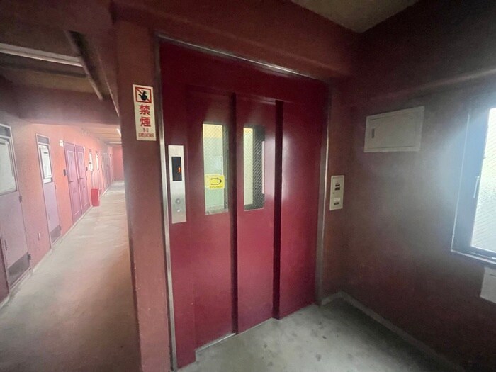 物件外観写真4　(エントランス部分)