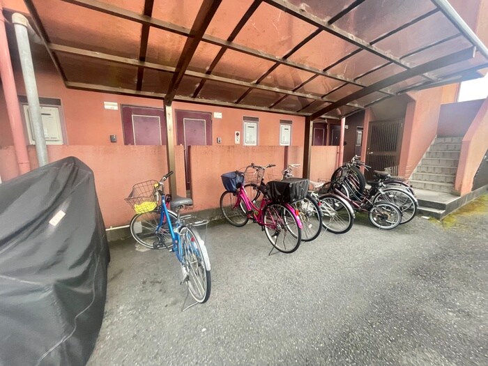 物件外観写真5　(駐輪場)