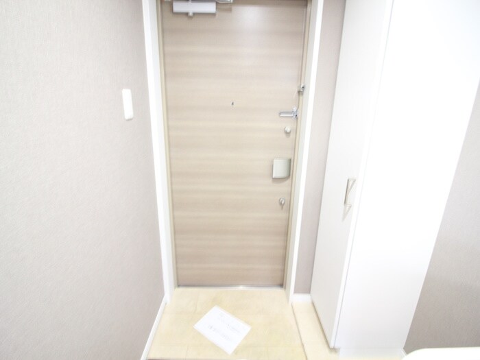 物件内観写真16　(玄関)