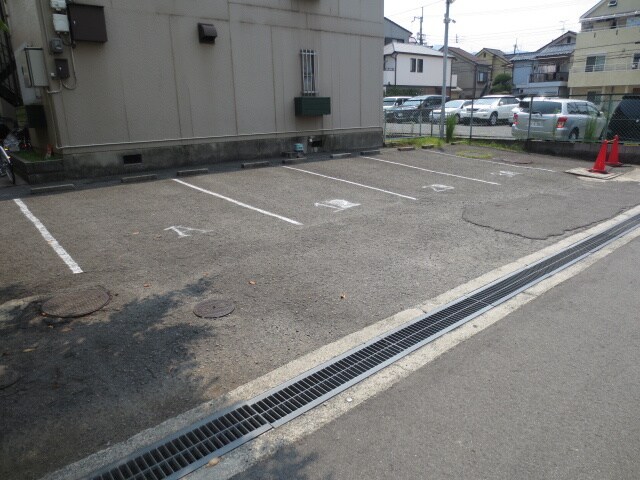物件外観写真3　(駐車場)