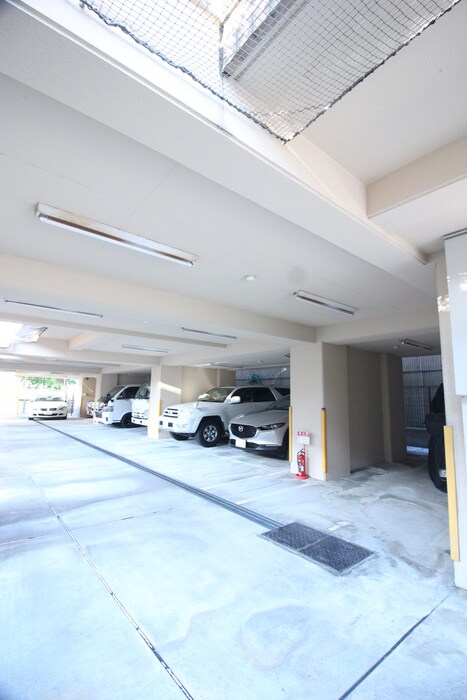 物件外観写真4　(駐車場)