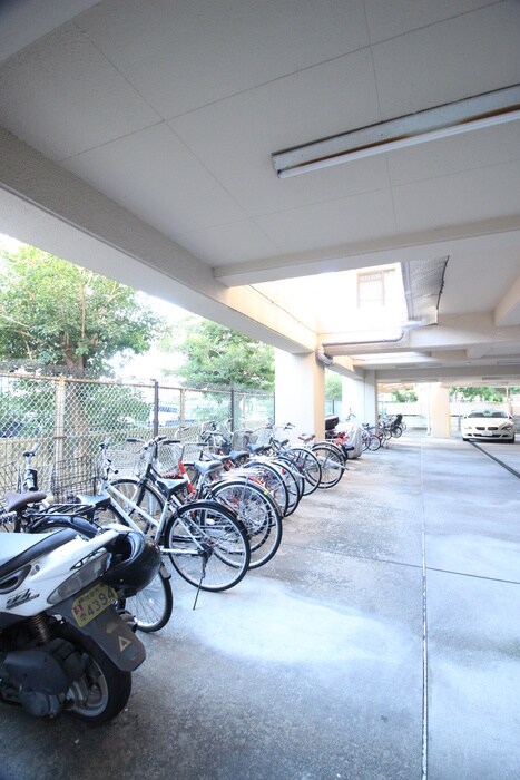 物件外観写真5　(駐輪場)