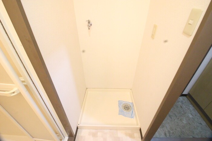 物件内観写真11　(洗濯機置場)