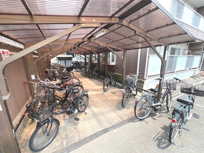 物件外観写真5　(駐輪場)