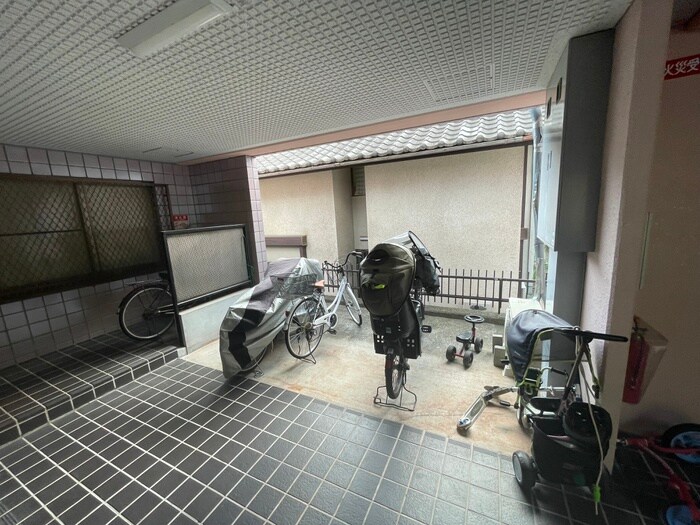 物件外観写真4　(駐輪場)