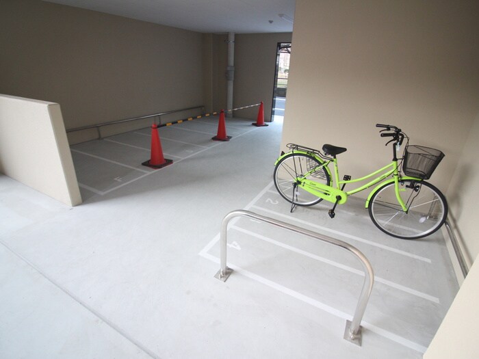 物件外観写真4　(駐輪場)