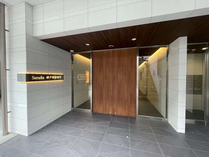 物件外観写真4　(エントランス部分)