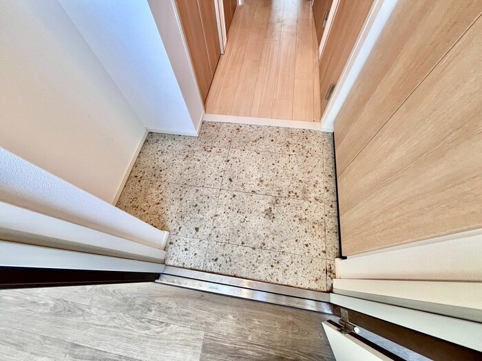 物件内観写真14　(玄関)