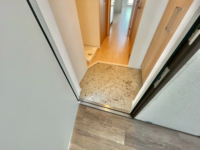 物件内観写真17　(玄関)