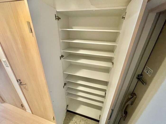 物件内観写真18　(靴箱)