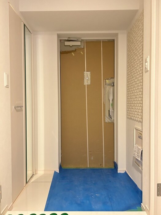 物件内観写真8　(玄関)