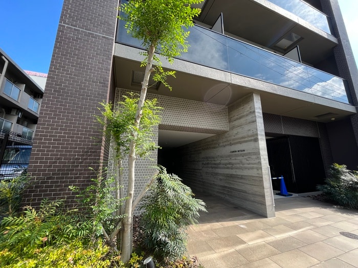 物件外観写真6　(エントランス部分)