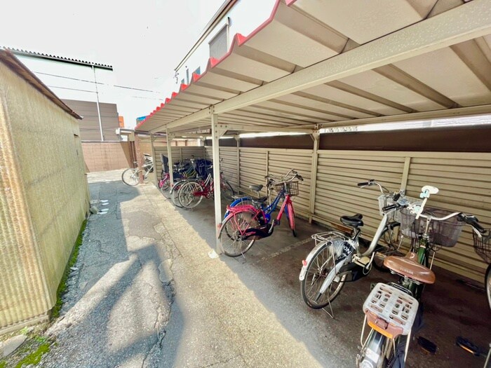 物件外観写真5　(駐輪場)