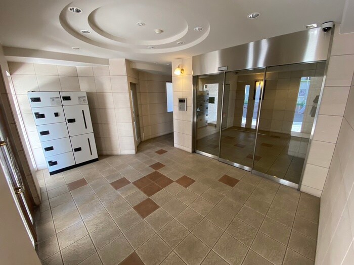 物件外観写真4　(エントランス部分)