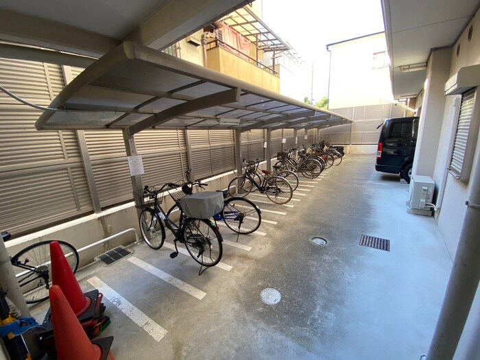 物件外観写真5　(駐輪場)