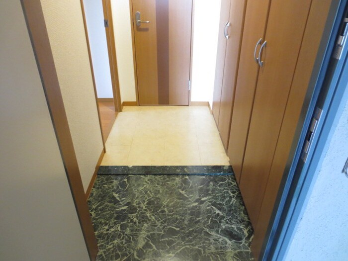 物件内観写真18　(玄関)
